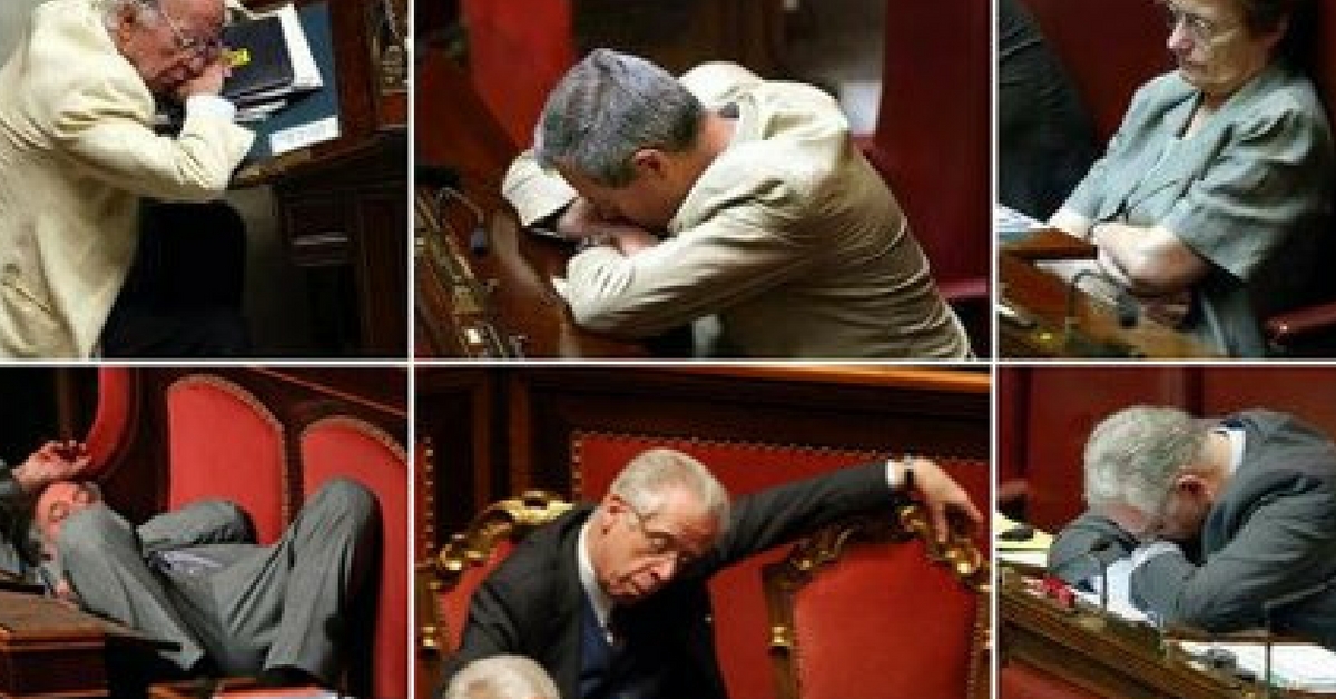 Risultati immagini per politici che dormono in parlamento