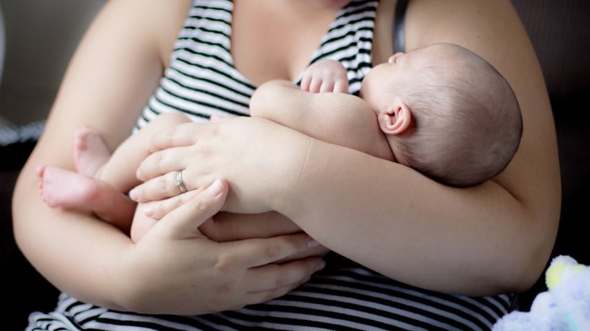 Primo bambino nato con la tecnica dei 3 genitori in Europa