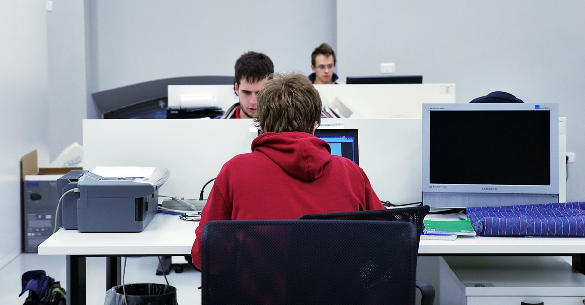 Il lavoro alla scrivania porta danni alla salute fisica