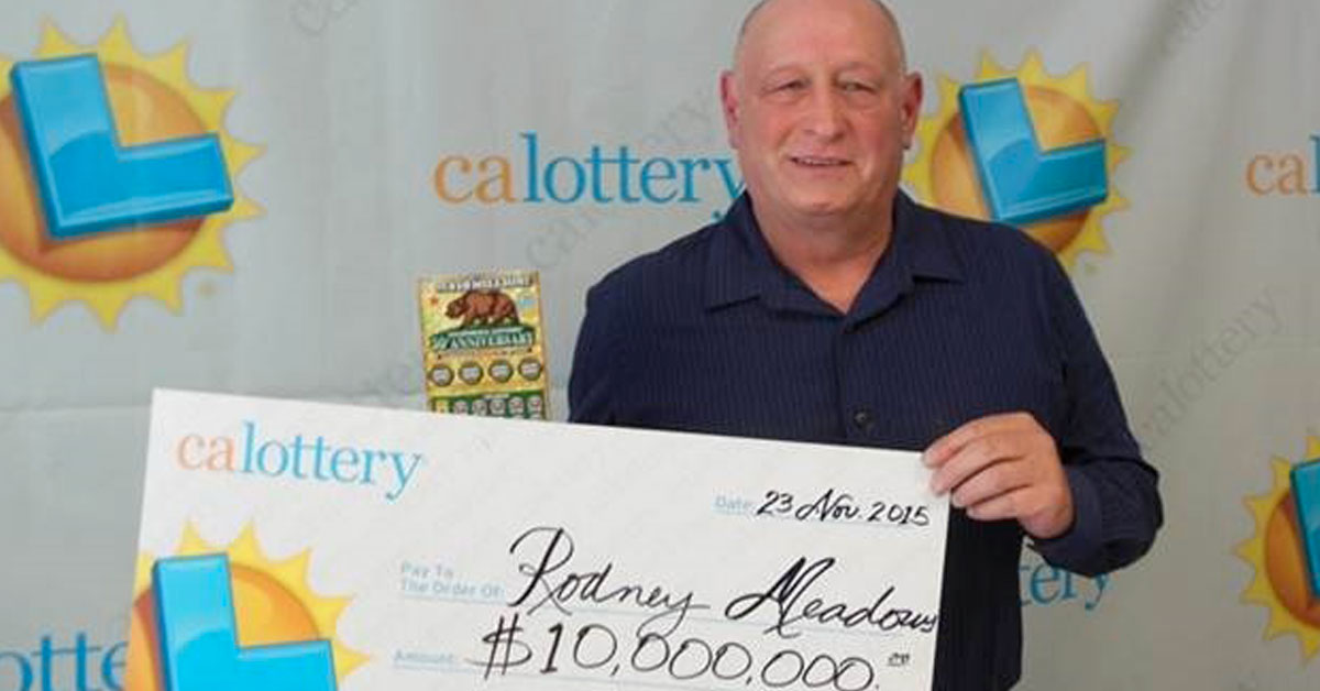 Vince 1000 dollari alla lotteria, compra altri tre biglietti e vince 10 milioni