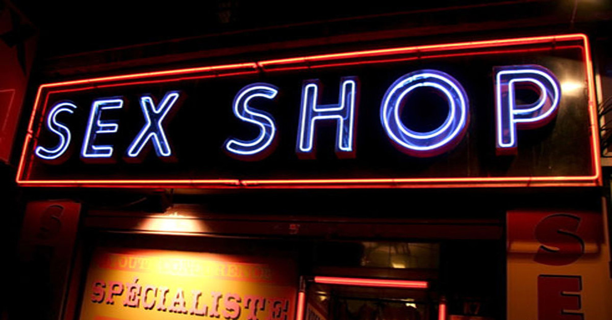 Muore 81enne in sexy shop durante porno
