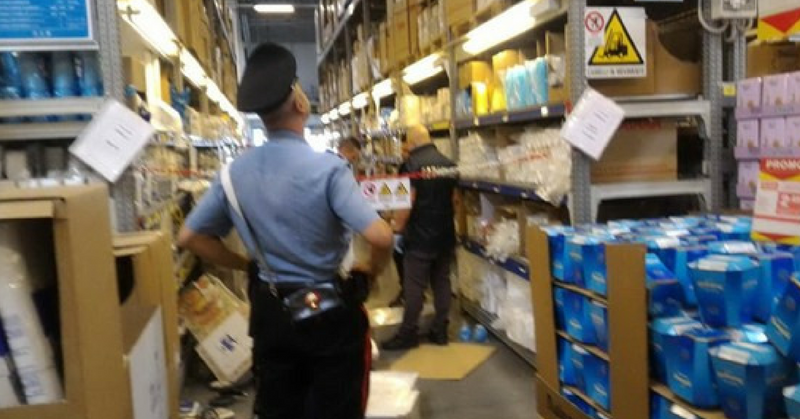 centro commerciale imballaggio bimba morta