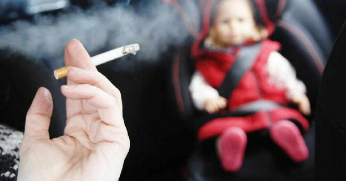 Il fumo dei genitori nuoce ai bimbi: rischio asma in aumento del 43%