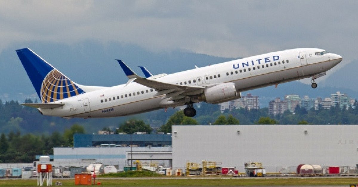 United Airlines vieta volo a due ragazze perchè indossano leggins