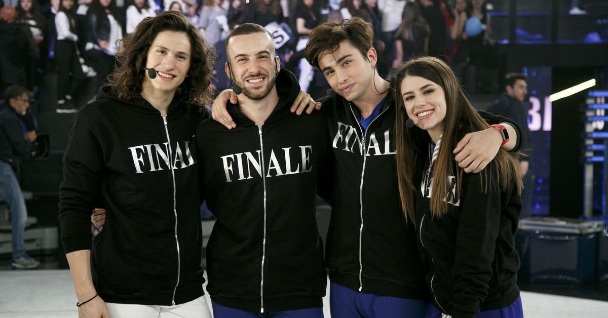 Tante le ipotesi per il futuro vincitore di Amici 16: sabato la finale