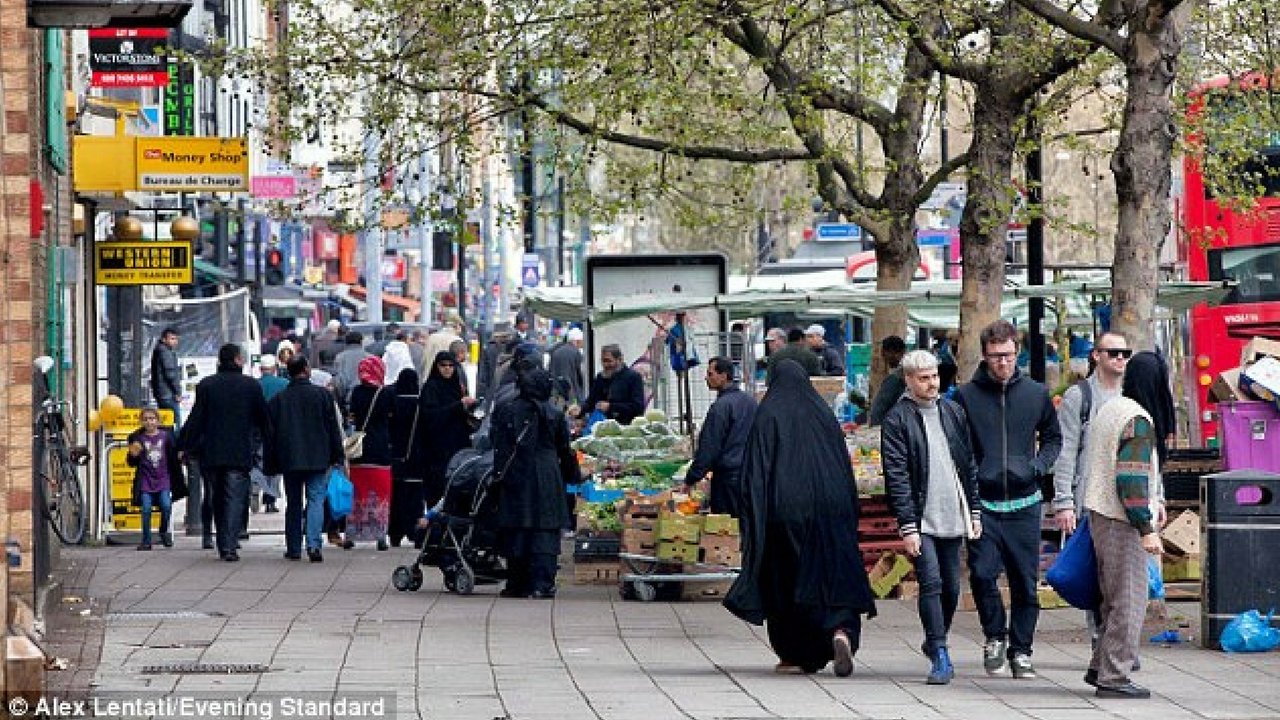 tower hamlets bambina affidamento londra