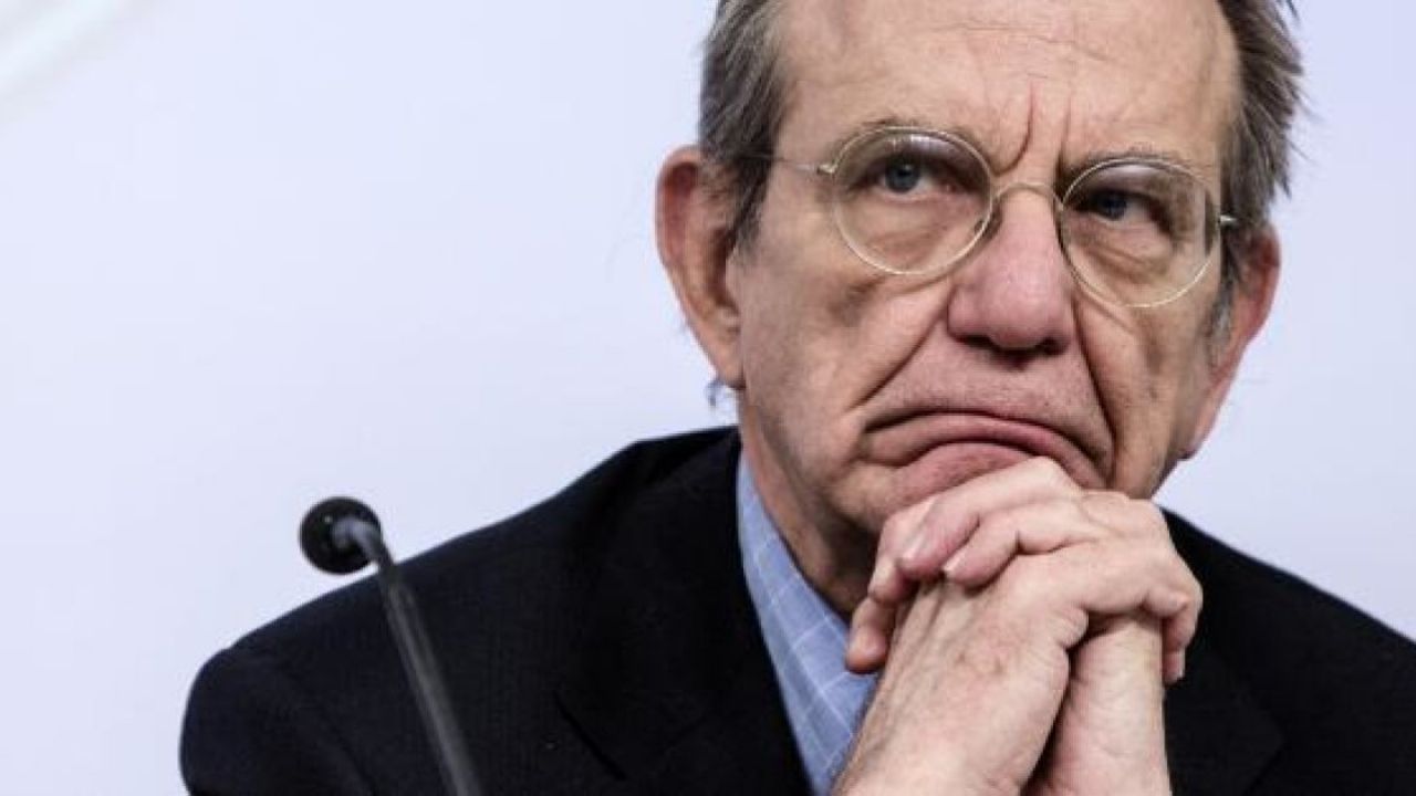 Riforma pensioni, parla Padoan: dal 2019 aumenta l'età pensionabile
