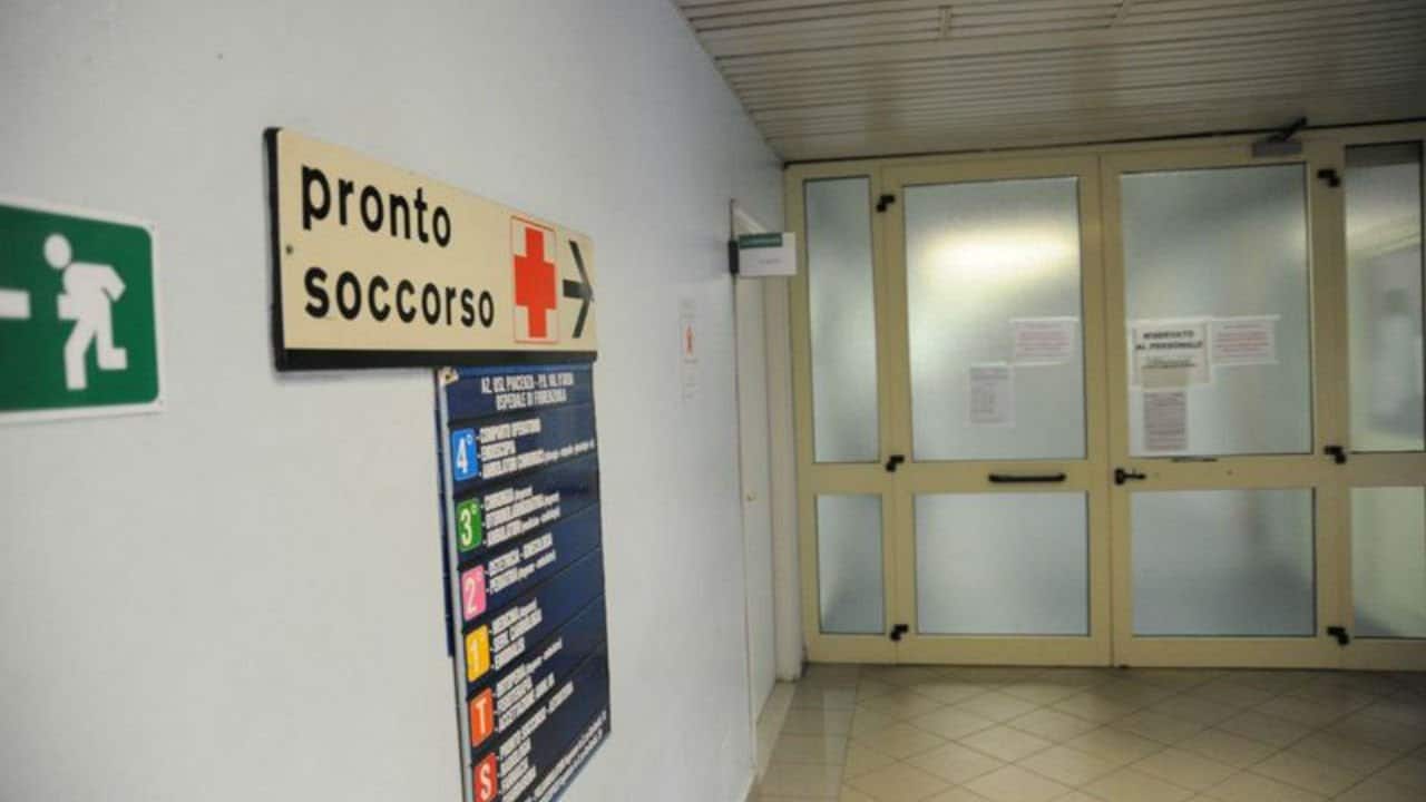 Paziente in fin di vita: medico studia tutta la notte per salvarlo