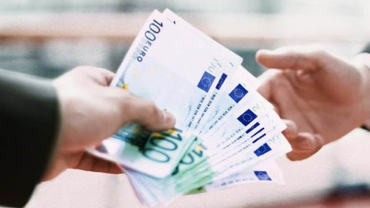Stop stipendi in contanti, approvata la proposta di legge del PD