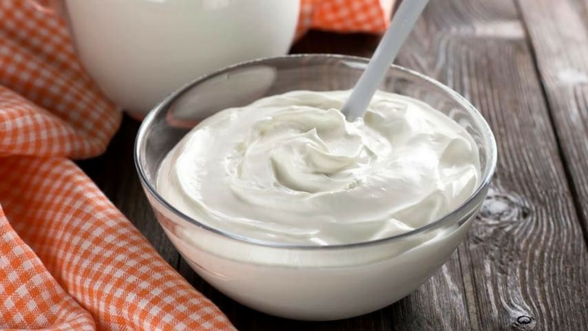 Yogurt naturale contro le macchie da pennarello chiare