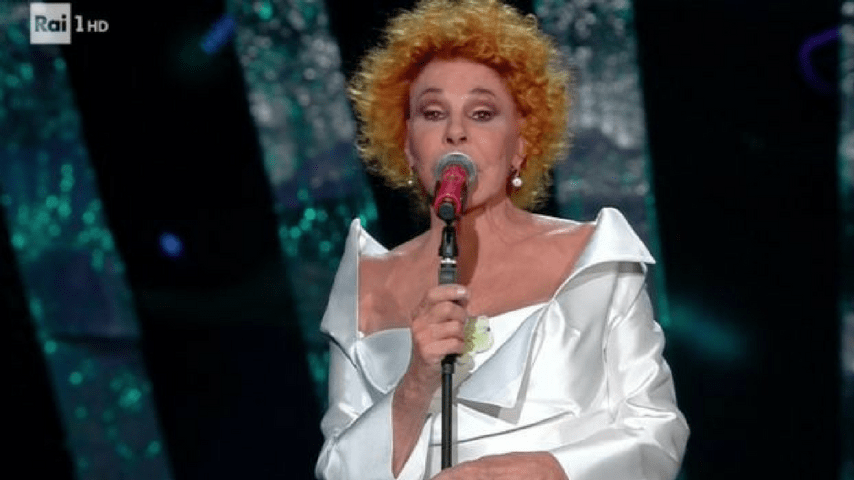 Ornella Vanoni si esibisce al Festival di Sanremo 2018