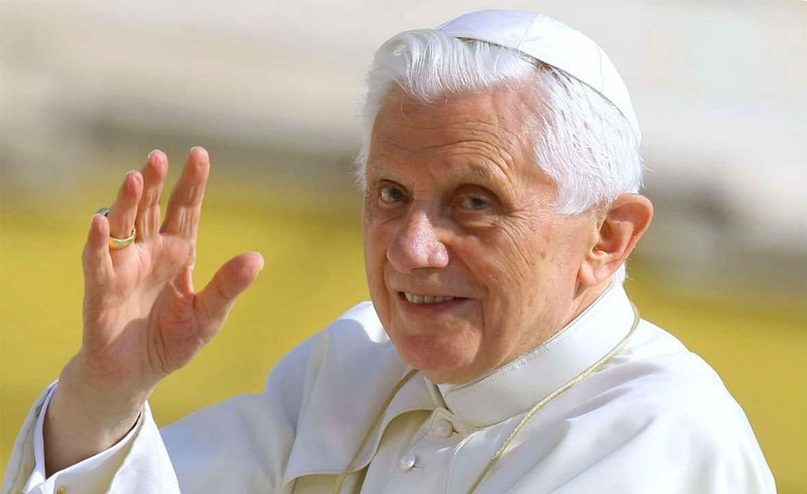 Il fratello di Papa Ratzinger: "la paralisi potrebbe arrivare al cuore"