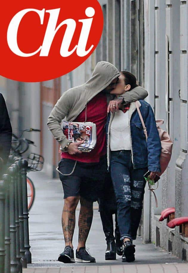 Fabrizio Corona esce dal carcere e passeggia con Silvia Provvedi