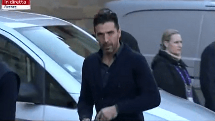 Gigi Buffon prima di entrare in Chiesa per i funerali