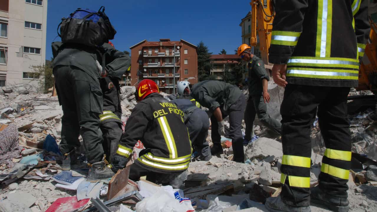I Vigili del Fuoco servono il Paese e i cittadini: in pochi e senza assicurazione
