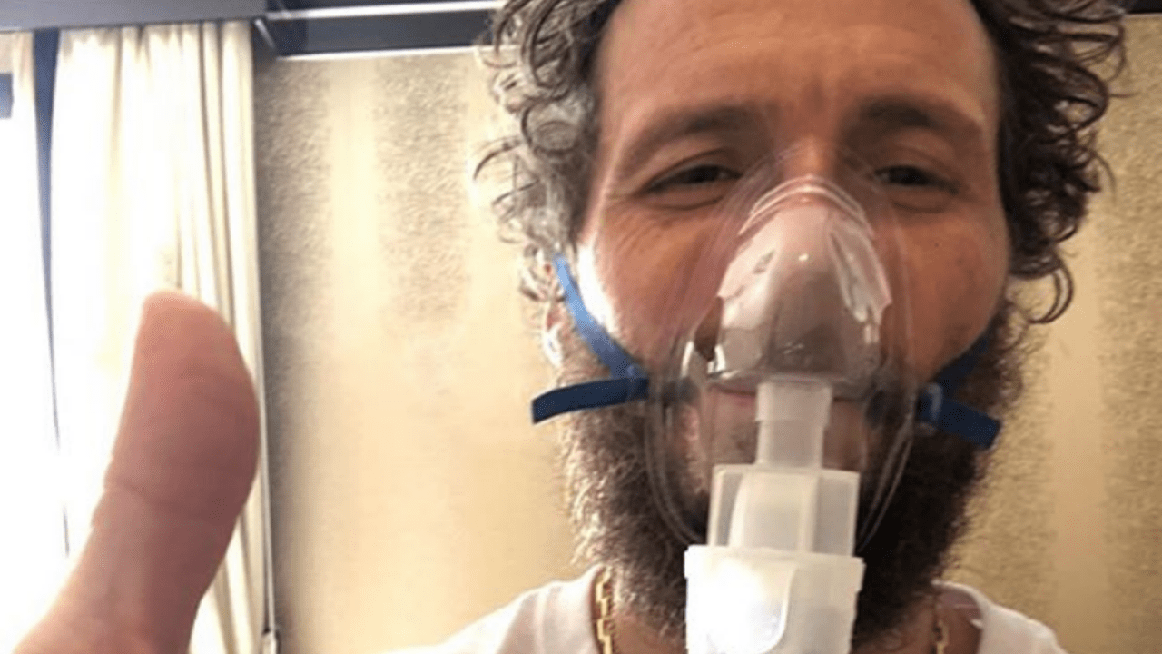 Jovanotti rimanda un concerto: edema alle corde vocali per il cantante