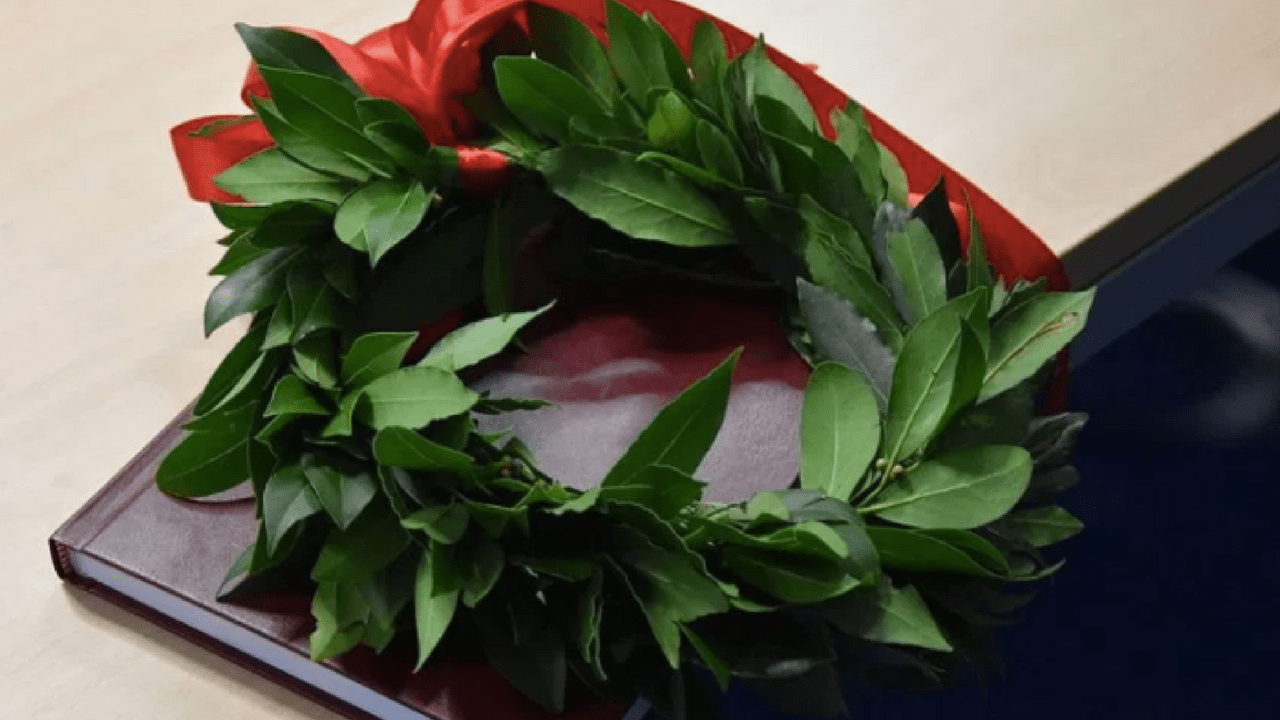A 82 anni si laurea in filosofia: cercava l'anima della moglie defunta