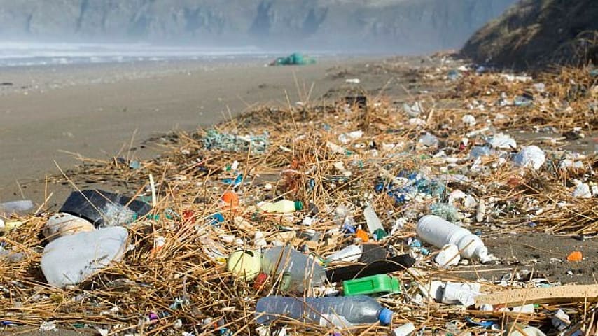 Spiagge ricoperte di plastica