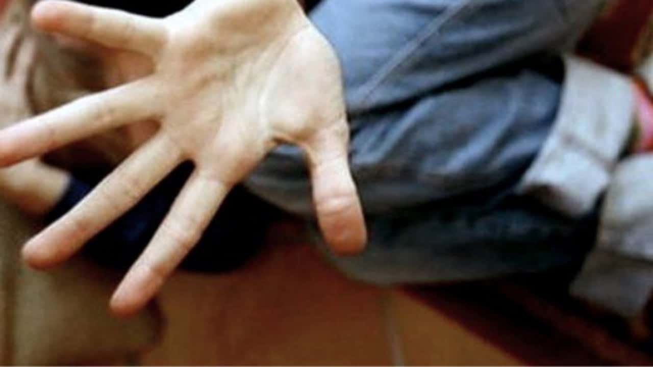 bambini sporcizia abusi torture orrore california
