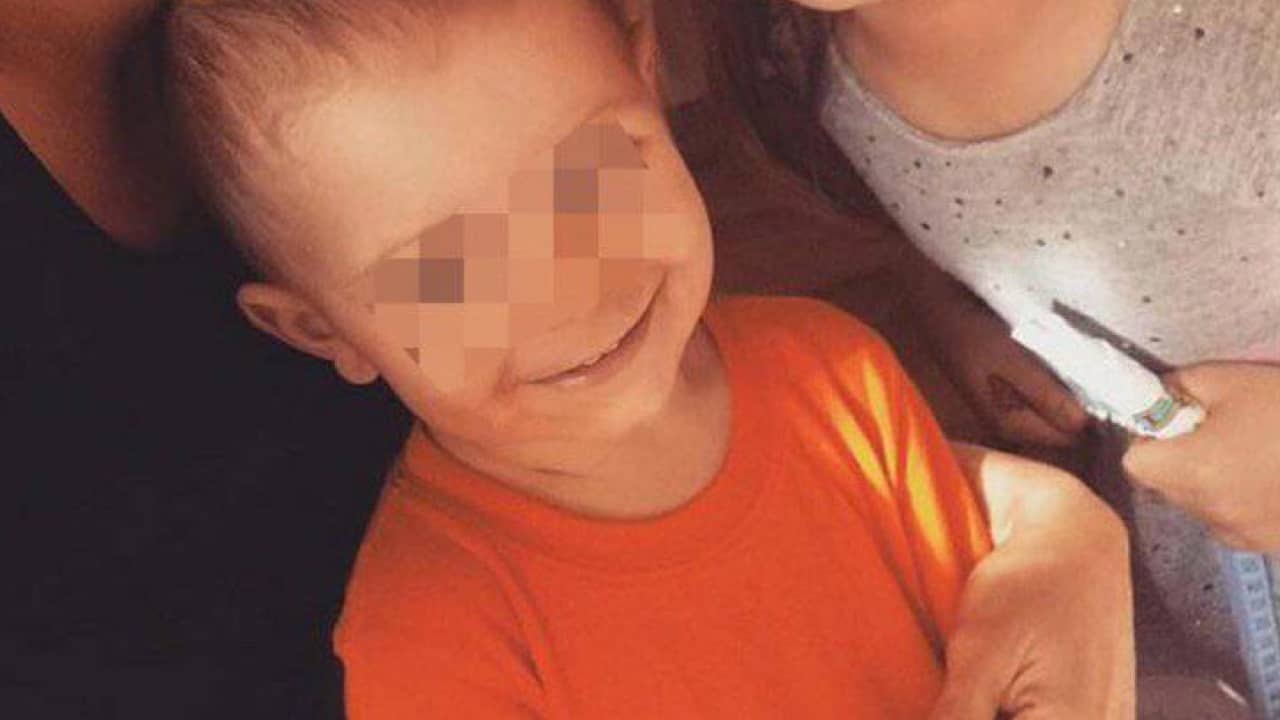 Bambino intrappolato nella lavatrice