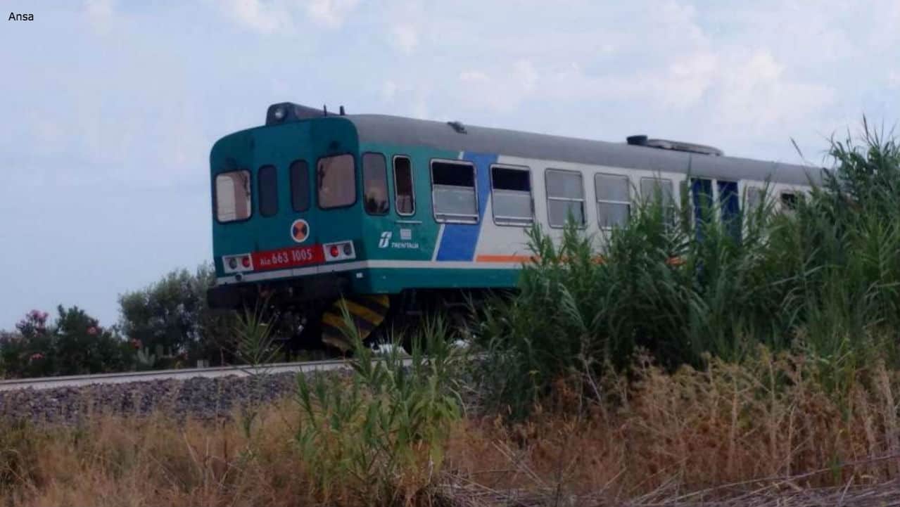 Bimbi travolti da un treno: la madre ha provato a salvare i bambini