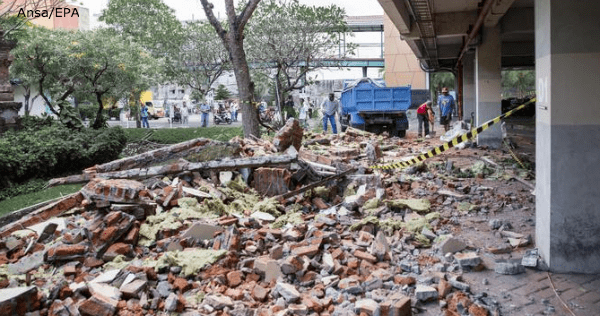 Terremoto in Indonesia: i morti salgono a oltre 90