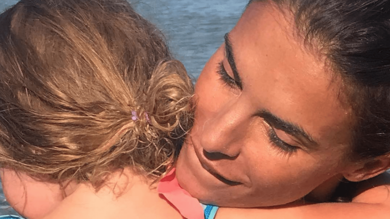 Elisabetta Canalis non mostrerà il viso della figlia: "Cerco solo di proteggerla"
