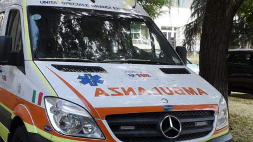 Gli rompe il timpano con un pugno: un'altra aggressione inaccettabile in ospedale