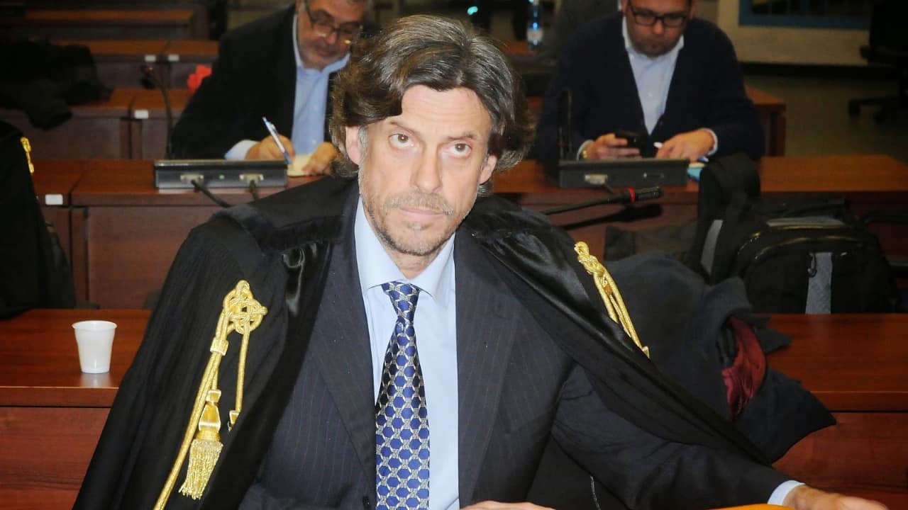 Il pm Luigi Patronaggio è stato raggiunto da una busta con un proiettile e una minaccia terribile