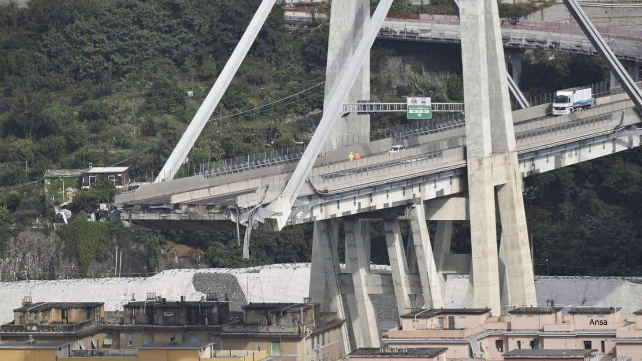 Genova un mese dopo il crollo del ponte Morandi