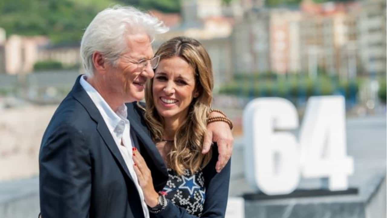 Richard Gere con la moglie