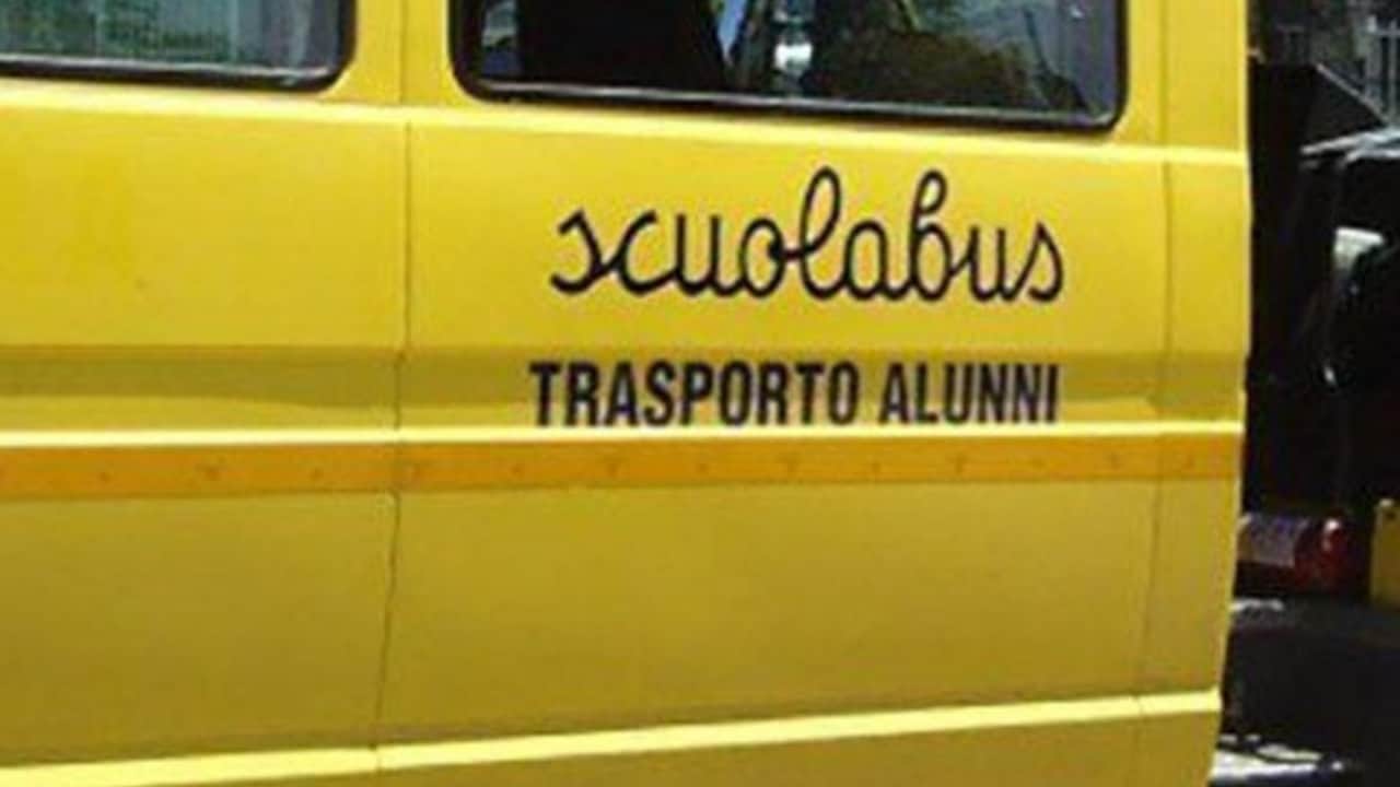 scuolabus incidente bambino