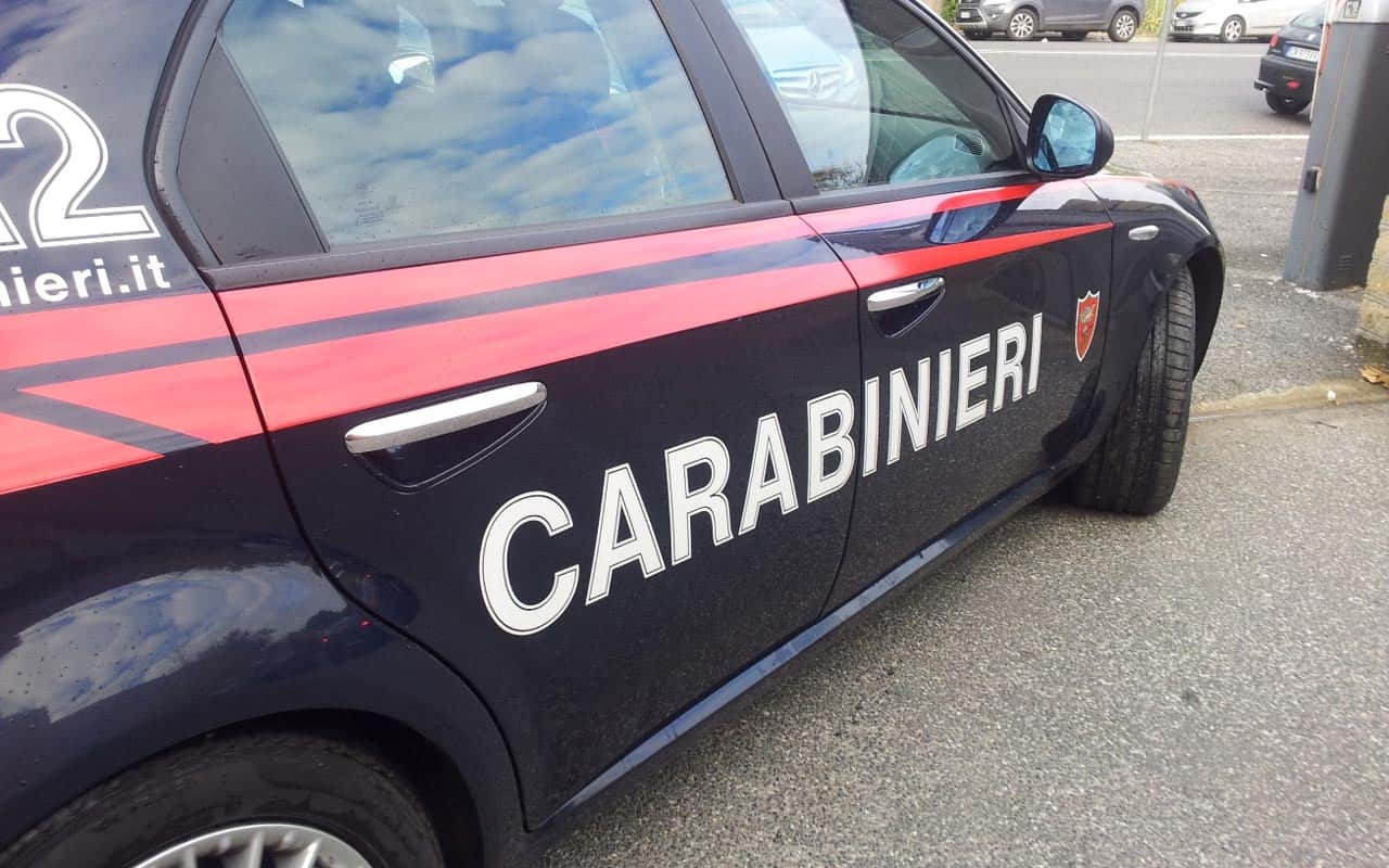 macchina dei carabinieri