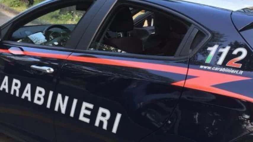 macchina carabinieri