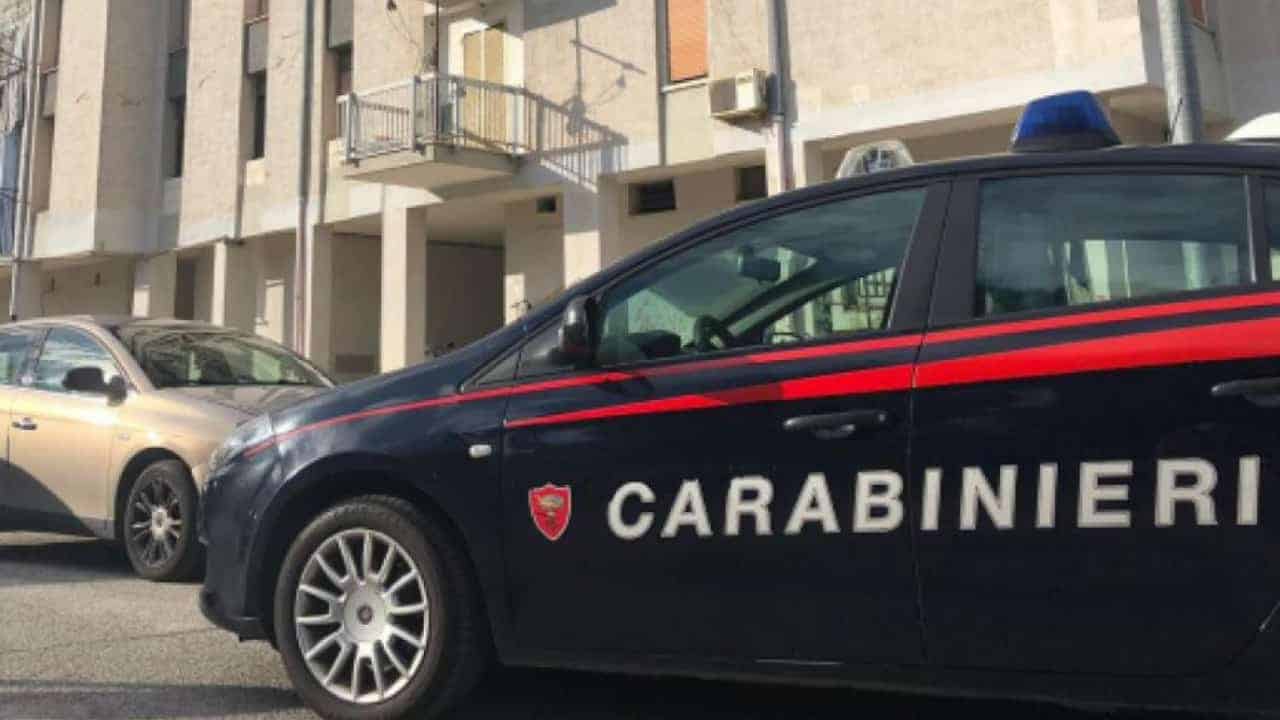 getta bimba balcone evidenza