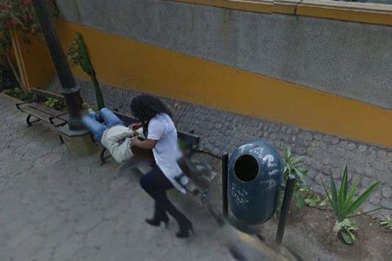 Su Google Maps c’è una sua foto con l'amante: il marito scopre il tradimento e chiede il divorzio