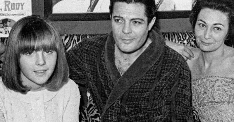 Barbara Mastroianni con il padre Marcello e Flora Carabella. Foto: AGF