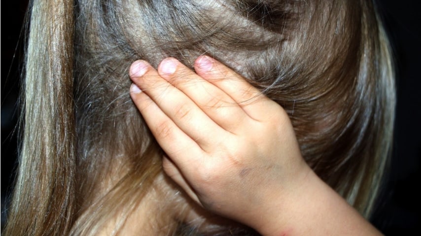 Ragazza autistica incoraggiata a fare sesso con estranei dai servizi sociali