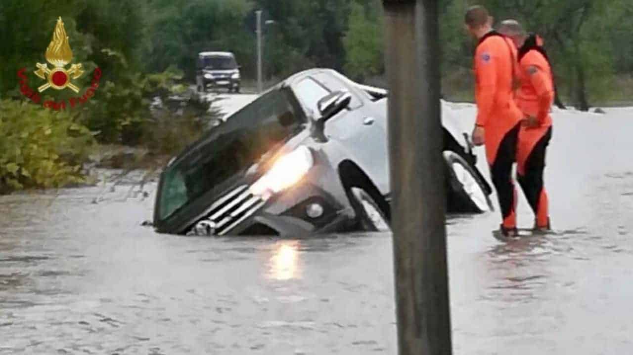 Sardegna sommersa: c'è una donna dispersa