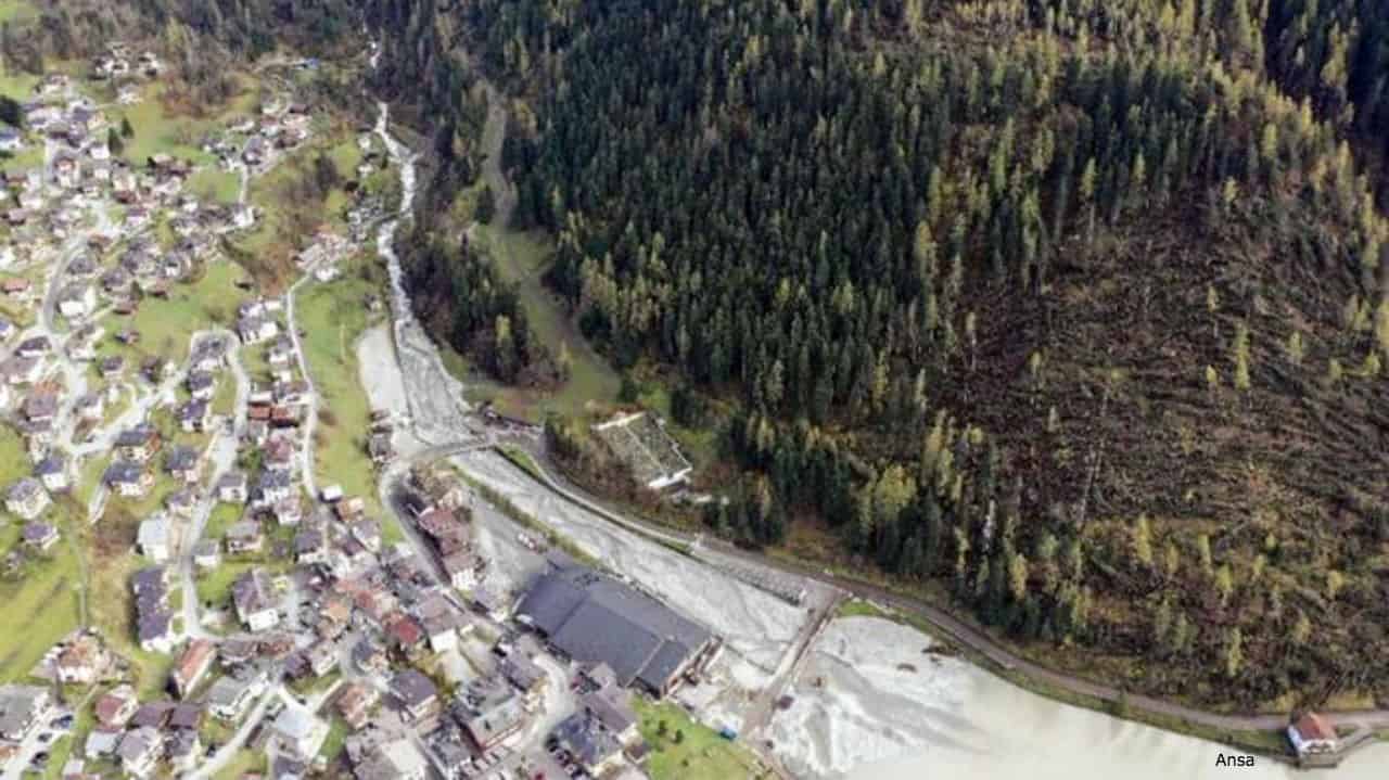 Italia in ostaggio del maltempo: frane e paesi isolati