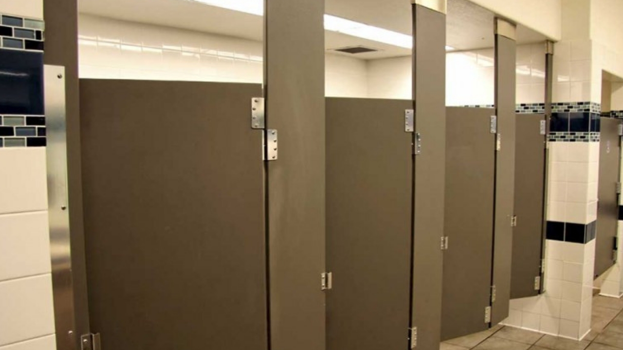 Non si presenta al processo: era morto nel bagno del tribunale