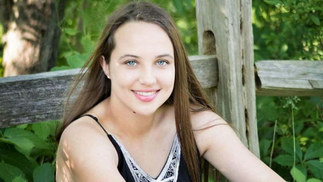 Rinnegata dai genitori perché lesbica: dal web parte la raccolta fondi