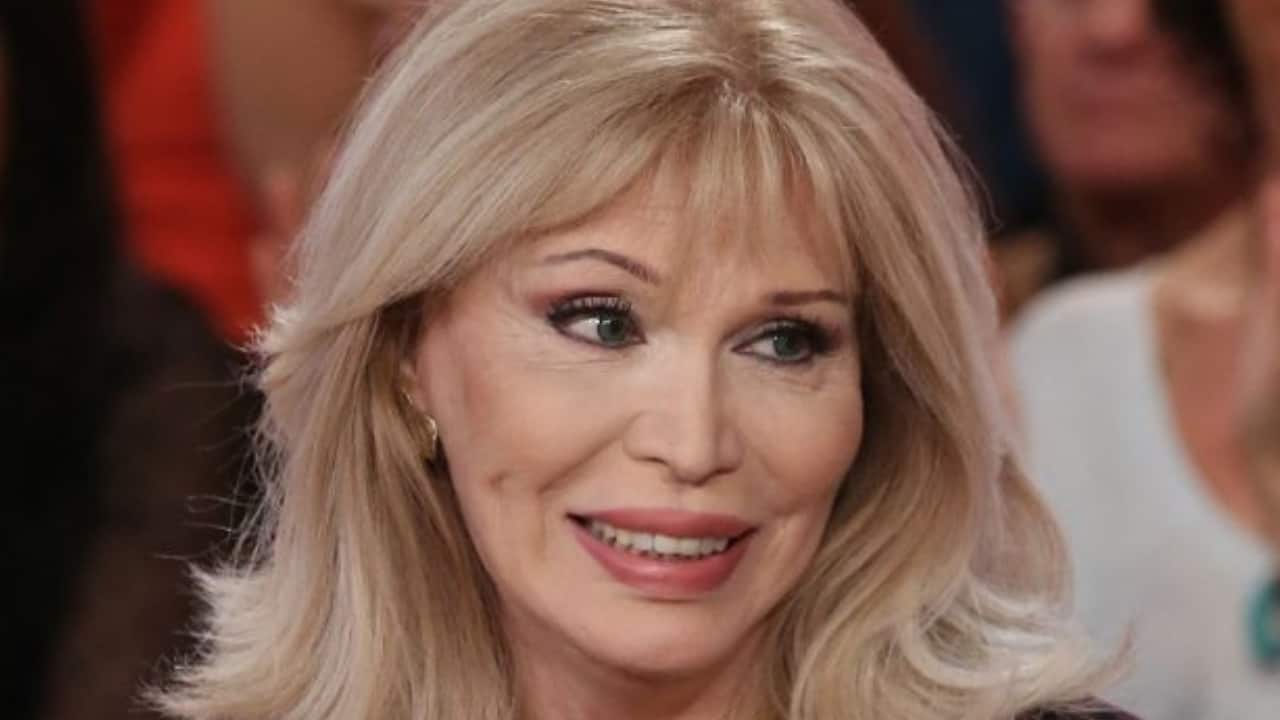 Amanda lear ospite a Domenica In