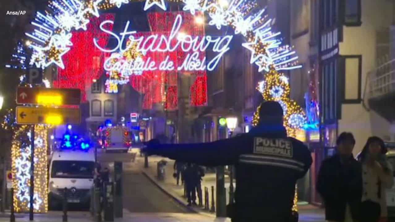 Attacco a Strasburgo, l'eurodeputato italiano: "È morto, è qui davanti a me"