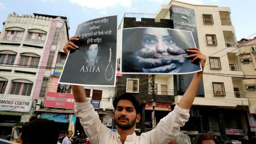 L'India in guerra contro le sue bambine