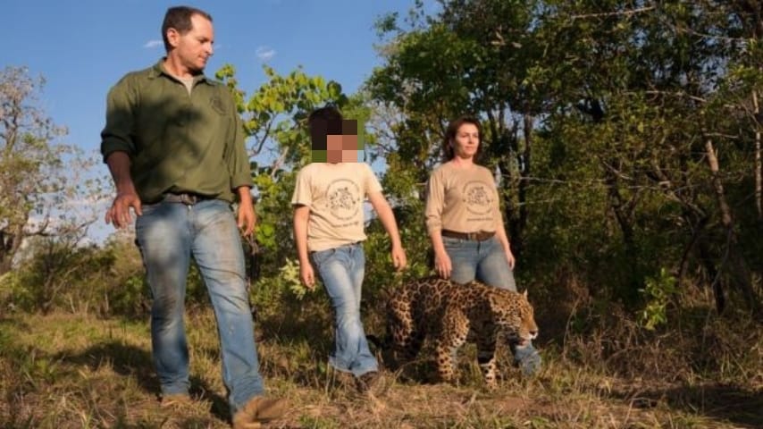 Tiago con la famiglia e un giaguaro