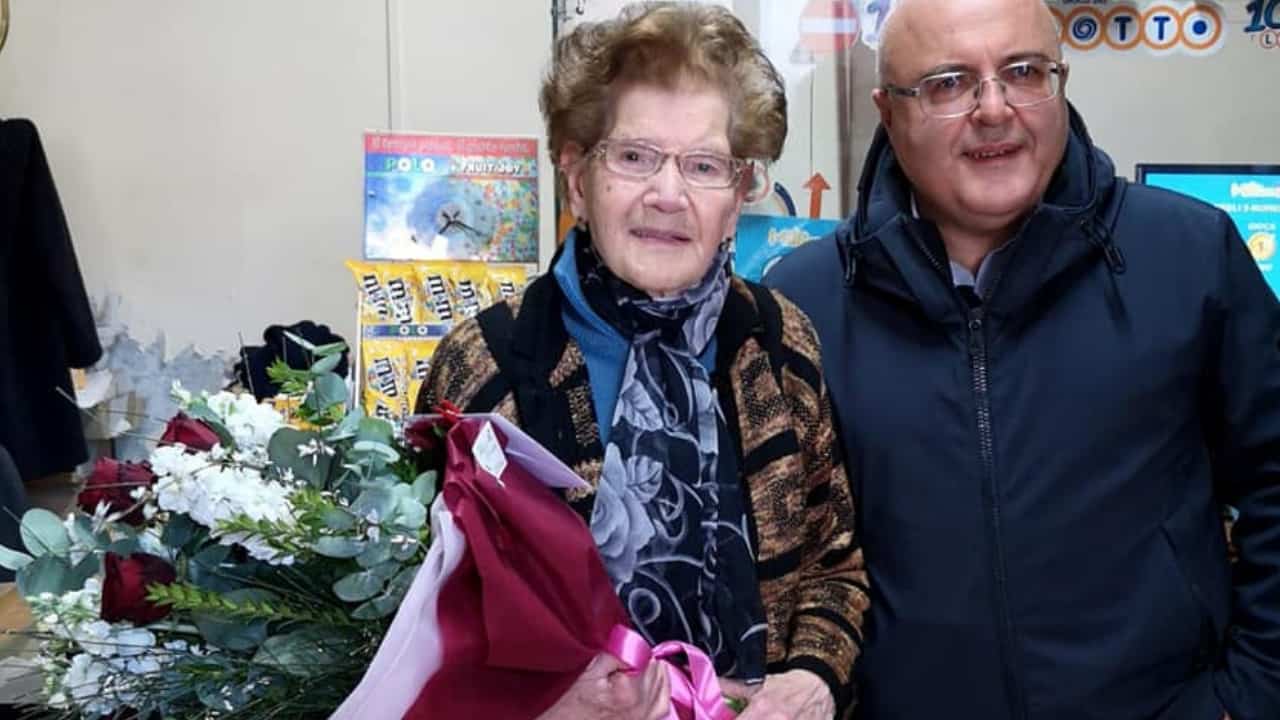 A 90 anni sventa la rapina nel suo negozio e mette in fuga il rapinatore