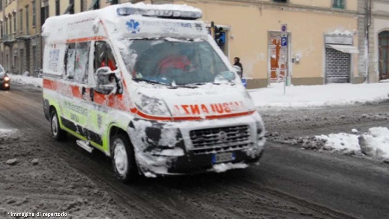 Anziana muore durante il trasporto in ospedale a causa della neve