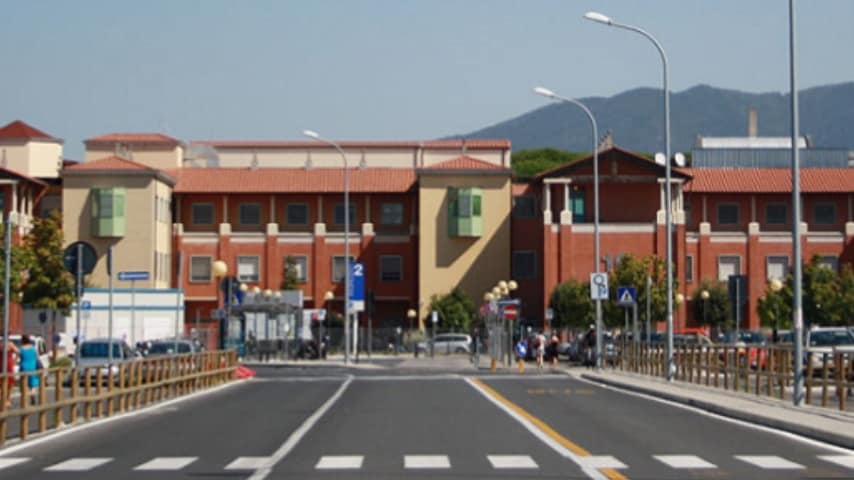 un chirurgo di pisa si è scagliato contro i politici