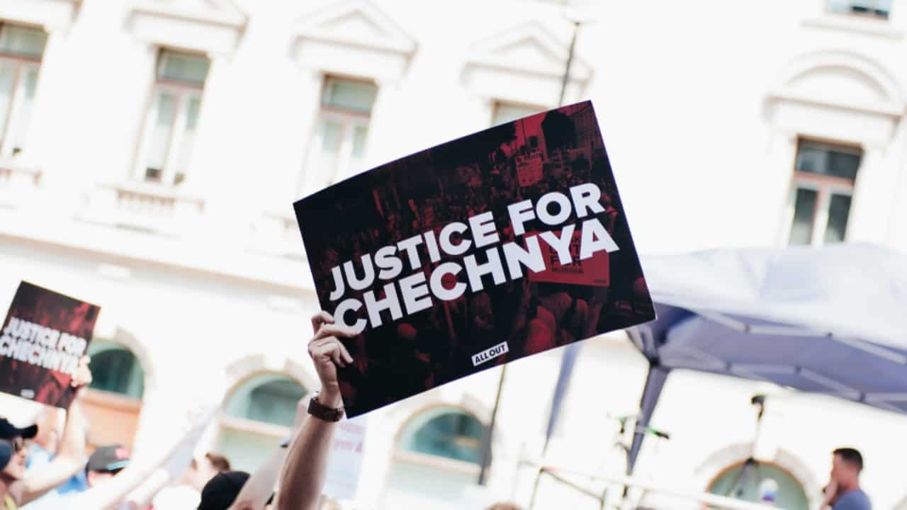 Cecenia, è in atto uno sterminio di persone appartenenti alla comunità LGBT
